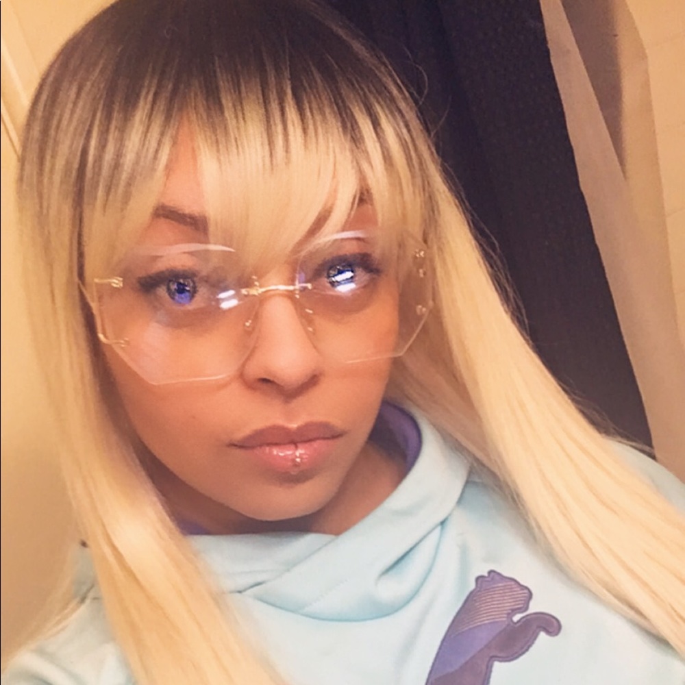 Meet your Posher, Lia